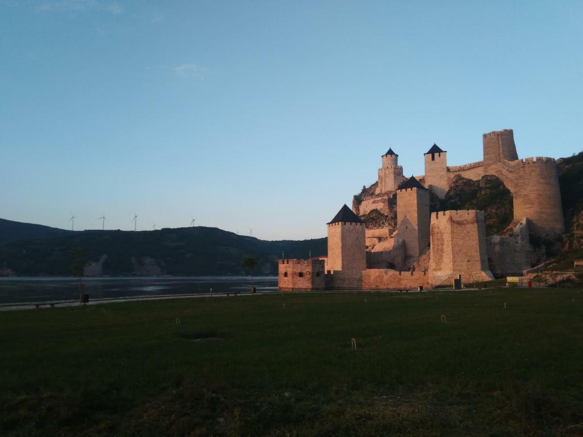 Apartments Barocco Golubac Luaran gambar